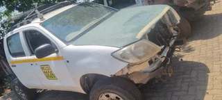 Toyota hillux 6 of them all code 2 stripping for spares