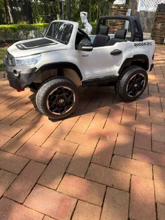 Kids ride on Toyota hilux