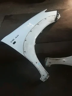 Toyota fotuner fenders left and right for sale