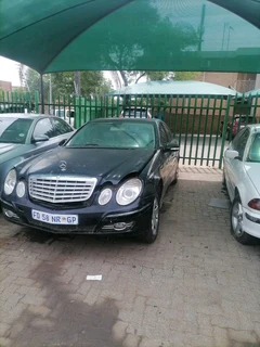Mercedes Benz W211 stripping for parts