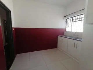 Stunning 2 bed-room Keniworth R16 900 per month