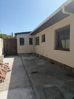 Stunning 2 bed-room Keniworth R16 900 per month