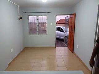 2 Bedroom apartment for rent in unit 11
