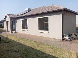 3 bed 2 bath 2 Garage in Clayville