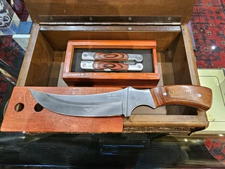 Boxed Multitool Knife and Columbia No.002 Knife in a Syroco Box