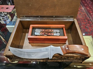 Boxed Multitool Knife and Columbia No.002 Knife in a Syroco Box