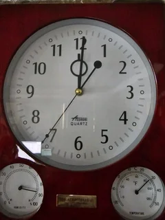 Wall Clock with Hydrometer and Temperature Gauge