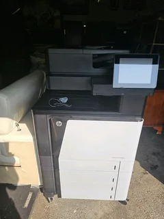 HP Color LaserJet Enterprise flow M880 Multifunction Printer