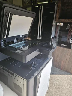 HP Color LaserJet Enterprise flow M880 Multifunction Printer