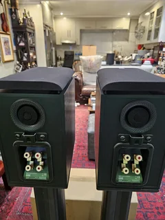 Bowers &amp; Wilkins 686 Bookshelf Speakers – Pair (Black Ash Finish) with Stands