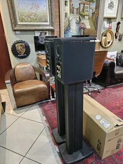 Bowers &amp; Wilkins 686 Bookshelf Speakers – Pair (Black Ash Finish) with Stands