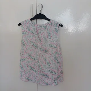 Ladies blouses and tops