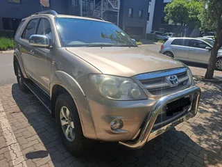 2007 Toyota Fortuner 4x4 Manual SUV 4.0L V6 (7 Seater)
