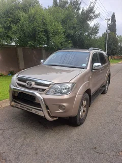 2007 Toyota Fortuner 4x4 Manual SUV 4.0L V6 (7 Seater)