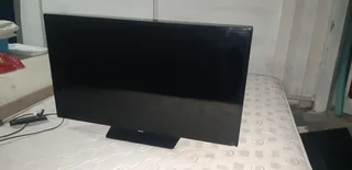 40 Inch Samsung Led Tv  -  Remote  - Not Smart  - Spotless  - Bargain  !!!!