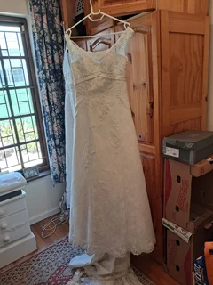 UK- puchased wedding dress and wedding dance- dress (price reduced)