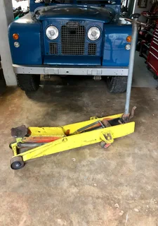 Lift Jack / Trolley Jack (10 Ton)