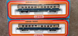 Very rare Märklin two rail direct current suburban trainset complete with figurines