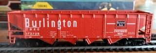Two Athearn HO US goods wagons