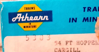 Two Athearn HO US goods wagons