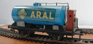 Fleischmann HO tinplate (vintage) petroleum tank cars (3)