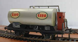 Fleischmann HO tinplate (vintage) petroleum tank cars (3)