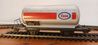 Fleischmann HO tinplate (vintage) petroleum tank cars (3)