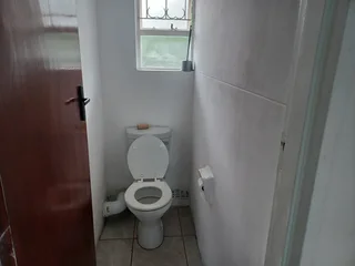 Spacious 2-Bedroom Apartment in Pinetown