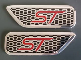 Ford Focus ST side wing badges