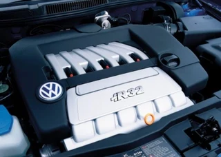 R32 VW grille and boot badges