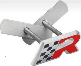 SEAT Cupra R front grille and back badges