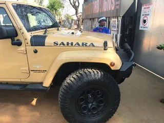 Jeep logo chrome emblem badge