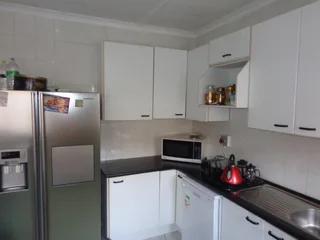 Verblyf beskikbaar in groot kommune te Northcliff