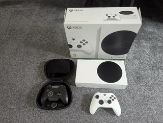  Steal This Deal! Xbox Series S + 2 Controllers 