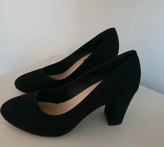Kelso black heels