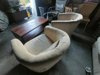 2 Beige Tub Chairs – Comfortable &amp; Sturdy – Perfect for Lounge / Airbnb