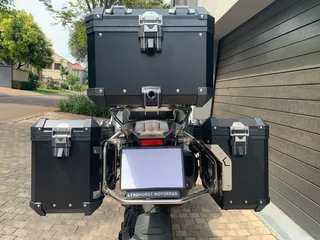 PioneerMoto Luggage Top box to fit BMW 1200 and 1250, Black aluminium, lock set and lining NEW!