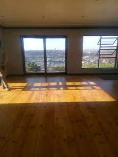 WOODEN FLOORING AND DECKING SPECIALIST IN ALL GAUTENG AREAS CALL BRYAN 0737121564