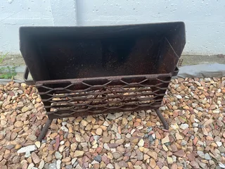 Loose standing fireplace basket