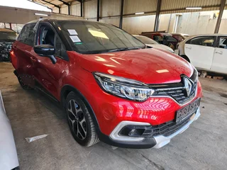 Renault Captur Stripping