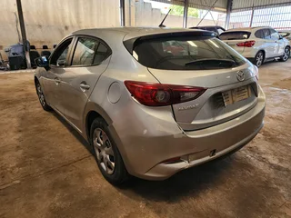 MAZDA 3 Stripping