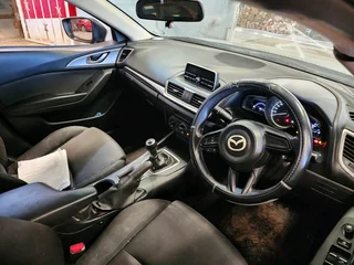 MAZDA 3 Stripping