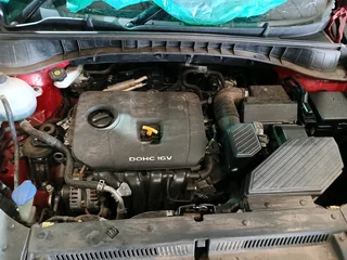 HYUNDAI TUCSON STRIPPING