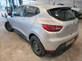 Renault Clio 4 Stripping