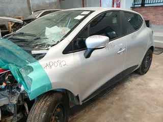 Renault Clio 4 Stripping