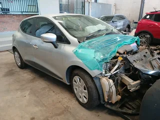 Renault Clio 4 Stripping