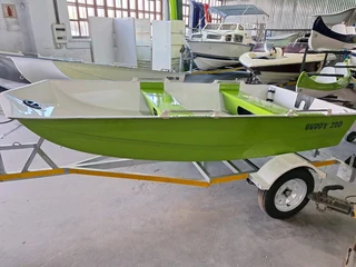 BRAND NEW BUDDY 320 BOATS