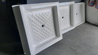 NEW FIBERGLASS SHOWER CUBICLES