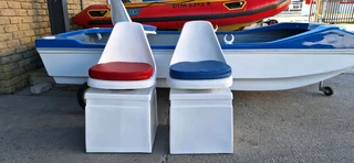 FIBERGLASS BOX WITH SWIVEL SEATS