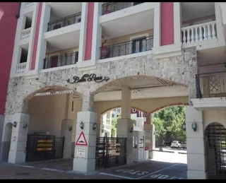 Beautiful apartment in up-market little Italy close to Tygervalley Centre to rent.